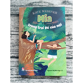 Mia Và Trang Trại Dế Của Nội