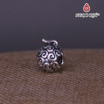 Charm bạc trái thần nika cao su gomu gomu xỏ ngang - Ngọc Quý Gemstones
