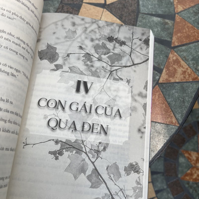 (A wall street Journal bestselling author) NẮNG XUYÊN QUA VÒM LÁ - Glendy Vanderah - 1980 Books - bìa mềm