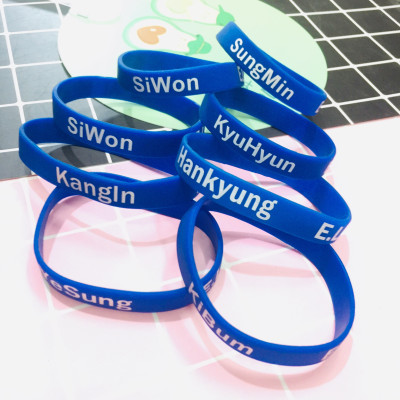 2 VÒNG TAY. LẮC TAY CAO SU SUPERJUNIOR KPOP THÀNH VIÊN KHÁC NHAU