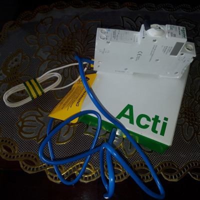 Cầu dao chống giật RCBO 1P+N-32A- 30mA A9D11832 Schneider