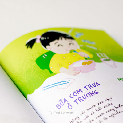 Những chiếc ghế trong căn bếp nhỏ