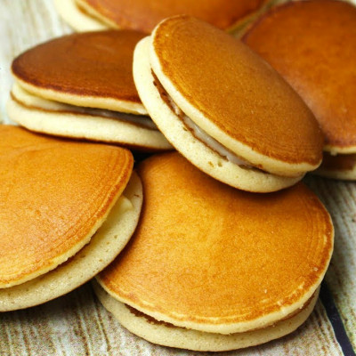 Bánh Dorayaki nhân đậu đỏ hạt dẻ -  Red bean and Maron Dorayaki 300g (12)