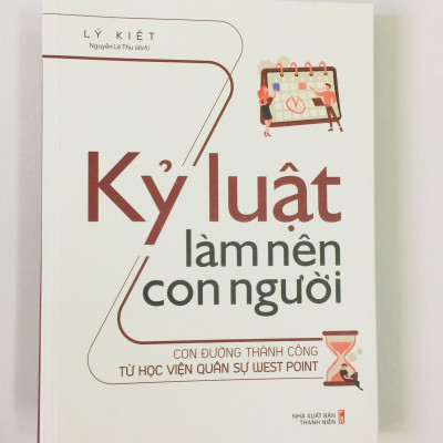 Combo: Kỷ Luật Làm Nên Con Người + Sức Mạnh Biến Cuộc Sống Tầm Thường Thành Phi Thường