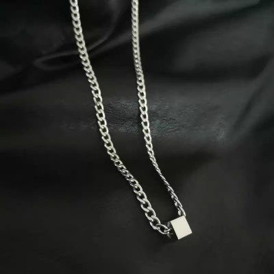 Vòng cổ hình vuông dây chuyền Vương Nhất Bác