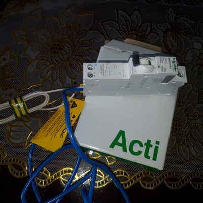 Cầu dao chống giật RCBO 1P+N-32A- 30mA A9D11832 Schneider