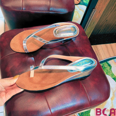 [TRẺ TRUNG + SANG TRỌNG]  Dép Xỏ Ngón Thời Trang Nữ 5p RO733 ROSATA Thiết Kế Đế Xuồng, Quai Cách Điệu Vừa Độc Vừa Đẹp