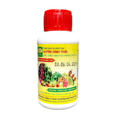 Phân bón lá sinh học VƯỜN SINH THÁI. Giúp rễ khỏe, cành chắc, đọt mạnh, ra hoa đậu trái nhiều. Ức chế sâu, bệnh hại. 1 chai phun 7000m2. Chiết xuất 100% từ Thiên Nhiên. HSD: 4 năm