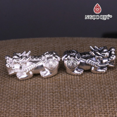 Charm bạc tỳ hưu họa tiết xỏ ngang  - Ngọc Quý Gemstones