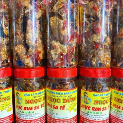 Mực rim sa tế đã chế biến ăn liền gói 100 gram là món ăn ngon ơi là ngon của shop Đặc Sản Biển Phan Thiết NGỌC DŨNG. Hạn sử dụng 6 tháng kể từ ngày đặt hàng