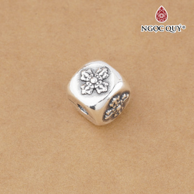 Charm bạc hình vuông họa tiết hoa văn chữ thập xỏ ngang - Ngọc Quý Gemstones