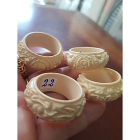 Nhẫn Nam Giả Ngà hay Xương Mỹ Nghệ Chạm Rồng Nổi Lượn Bản tròn Ni 22mm Cao 13mm Dầy 5mm màu trắng Dành Cho Các Anh Nam đeo nhẫn ngón tay cái hay bất kỳ ngón tay nào ni lọt vừa tay là 22mm rẻ vẫn đẹp như thường ạ