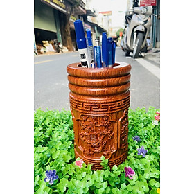 Ống cắm bút trạm khắc thân bút nhiều tích hoa văn khác nhău bằng gô hương đá kt cao 20×12×12cm