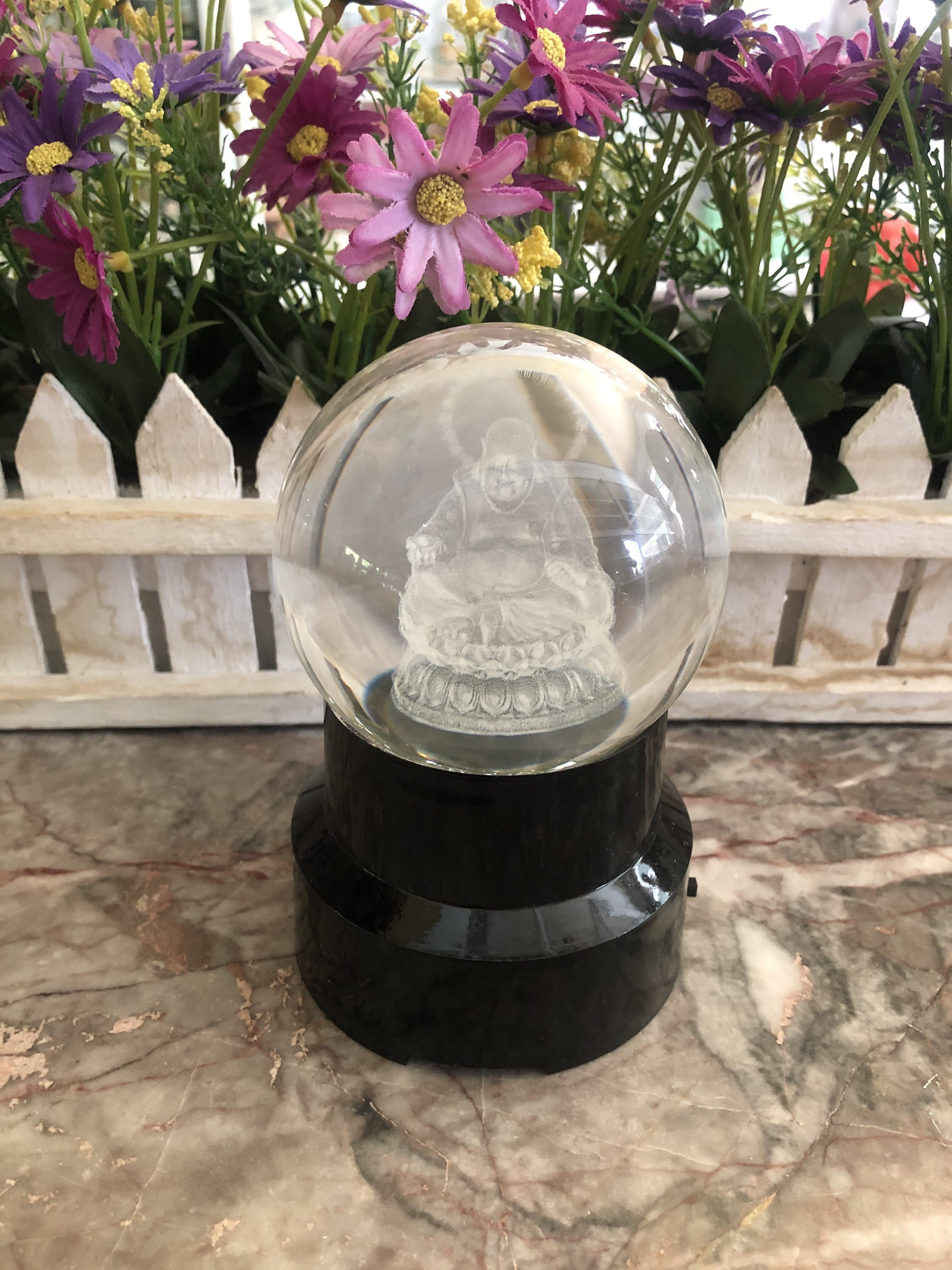 Quả cầu Pha Lê phong thủy chạm âm 6D khắc hình phật Di Lặc - Đường kính 8cm và 10cm