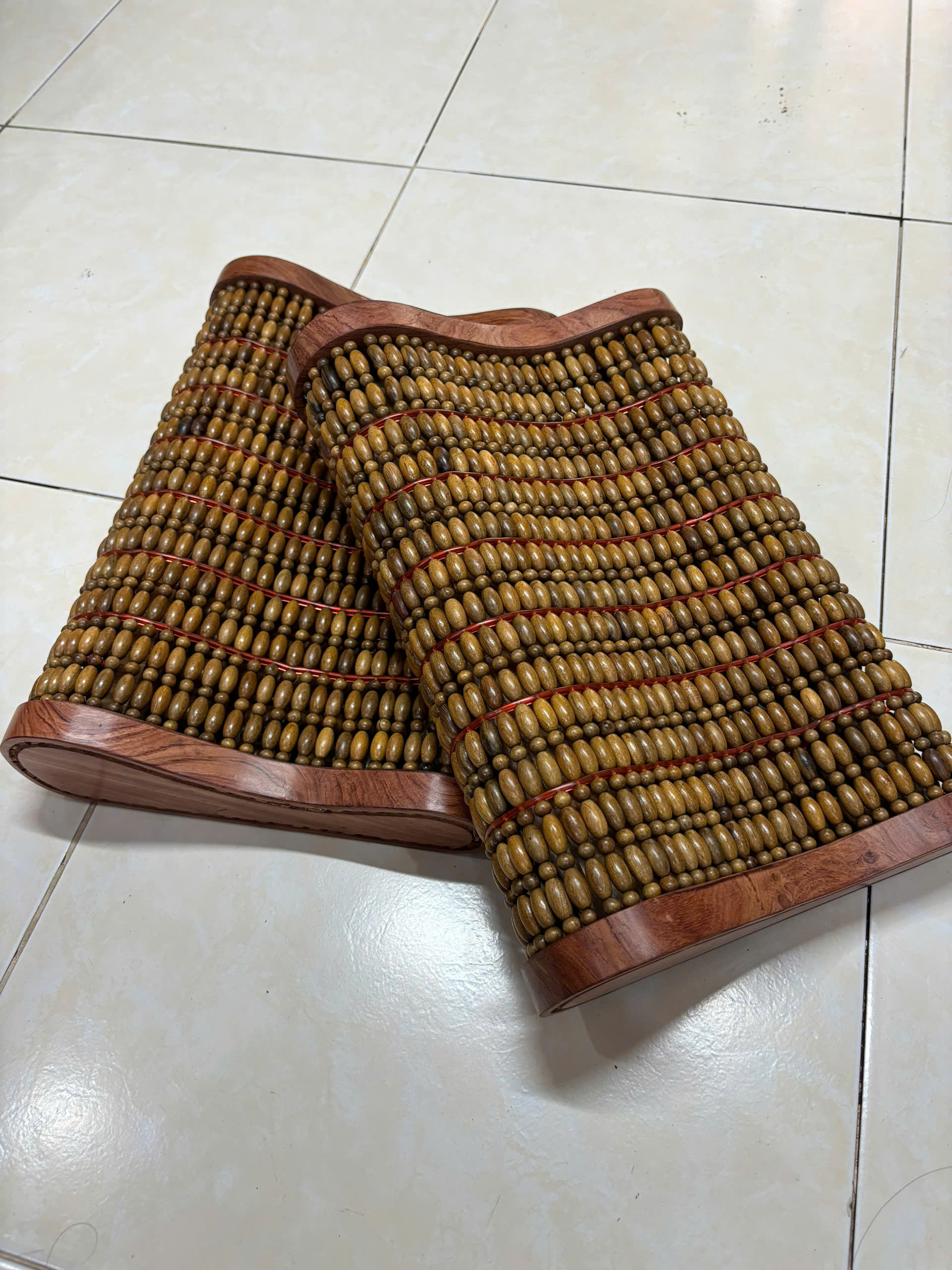 Gối Công Thái Học Gỗ Bách Xanh Cao Cấp - Kích Thước 36cmx24cmx8/4cm ( video , hình thật )