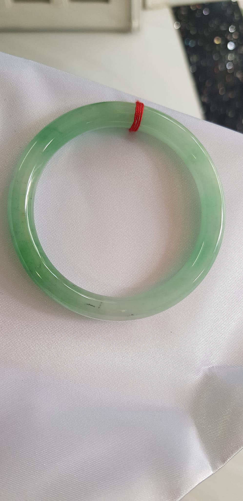 Vòng Mới đá ngọc cẩm thạch tự nhiên TR Lý A SAO 50 Size vòng 50mm x 7,2mm Màu Xanh ngọc lý trắng bóng nhẹ nhàng đẹp bóng xinh đẹp nữ 50kg - 55kg đeo đẹp ạ Món Quà Ý nghĩa Anh Chị tặng Mẹ, Vợ, người thân yêu ạ