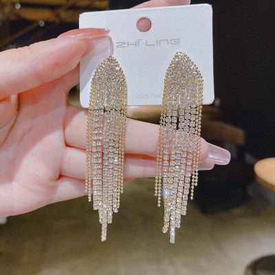 Earrings đeo tai nữ dáng dài tua rua đính đá lấp lánh