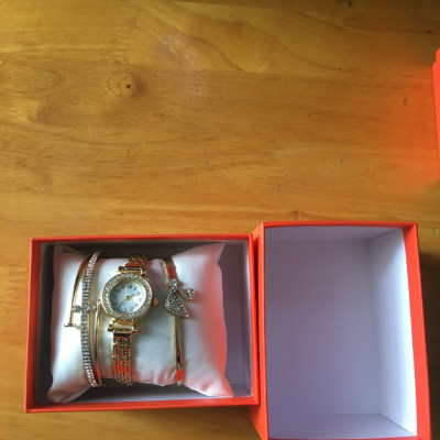 Combo hộp   3 món  đeo tay  xinh xắn  phong cách thanh lịch thời trang  sang trọng quý phái cho nữ