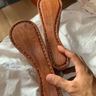 Gối Công Thái Học Gỗ Bách Xanh Cao Cấp - Kích Thước 36cmx24cmx8/4cm ( video , hình thật ) 