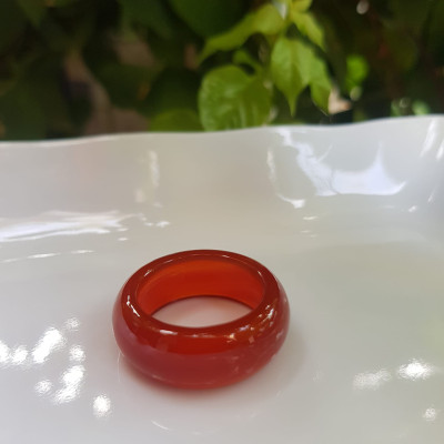 Chiếc Nhẫn Nam Đá Mã Não Đỏ Đỏ Cam Trơn  Size 19mm x cao 9mm x Dầy 4mm Mệnh Hỏa Thổ ạ  Ni nhẫn 19mm các anh đeo ngón cái hay bất kỳ ngón tay nào ni lọt vừa tay là 19mm đỏ đỏ cam cho may mắn cả năm ạ