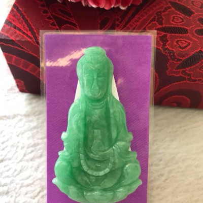 MẶT DÂY CHUYỀN PHẬT QUAN ÂM ĐEO CHUỖI DÀI NGỒI ĐÀI SEN  CHẤT LIỆU ĐÁ CẨM THẠCH XANH LÝ TỰ NHIÊN ĐẸP  Size Cao 58mm x Ngang 33mm x Dầy 6mm