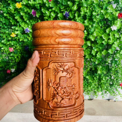 Ống cắm bút trạm khắc thân bút nhiều tích hoa văn khác nhău bằng gô hương đá kt cao 20×12×12cm