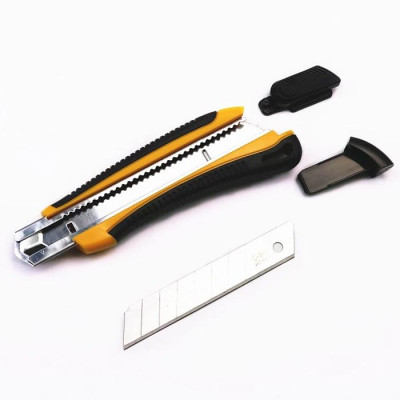 Dao Rọc Giấy Deli 2064