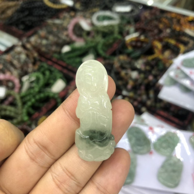 Mặt dây chuyền phật Bà Quan Thế Âm Bồ Tát đá ngọc phỉ thúy