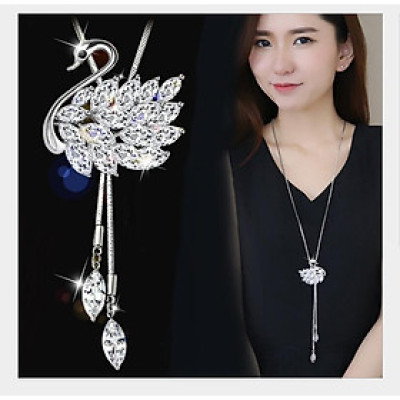 Vòng cổ thiên nga đính đá dáng dài phối đồ dự tiệc