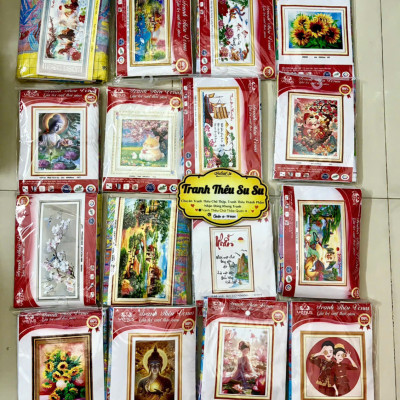 Tranh thêu kín cô gái và mèo bên cửa vs8844, kích thước 50 x 67cm, 11ct thêu 3 sợi