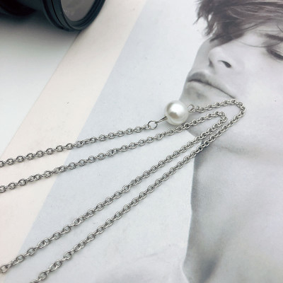 Dây đeo gọng kính hạt ngọc nhỏ bất đối xứng ấn tượng nổi bật