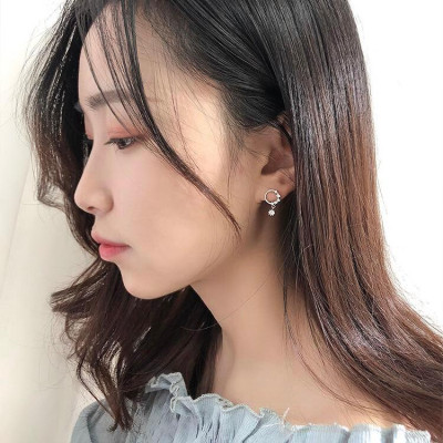 Bông tai đá bất đối xứng