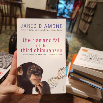 Sách - The Rise and Fall of the Third Chimpanzee by Jared Diamond - Science/ Nonfiction in English