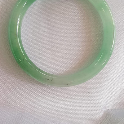 Vòng Mới đá ngọc cẩm thạch tự nhiên TR Lý A SAO 50 Size vòng 50mm x 7,2mm Màu Xanh ngọc lý trắng bóng nhẹ nhàng đẹp bóng xinh đẹp nữ 50kg - 55kg đeo đẹp ạ Món Quà Ý nghĩa Anh Chị tặng Mẹ, Vợ, người thân yêu ạ