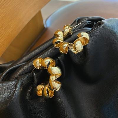 Earring, Khuyên nữ dáng tròn lò xo màu vàng