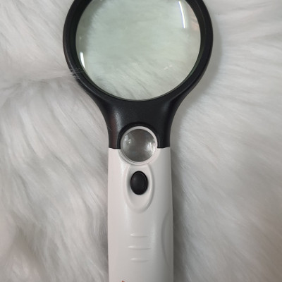 Kính Lúp phóng to 6902AB Cầm Tay Có Đèn Led - Hàng chính hãng