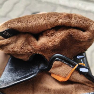 Găng tay nam da dê cao cấp - BHY8131 Bao tay nam mùa đông. Lót lông mềm mại, dễ chịu khi đeo.