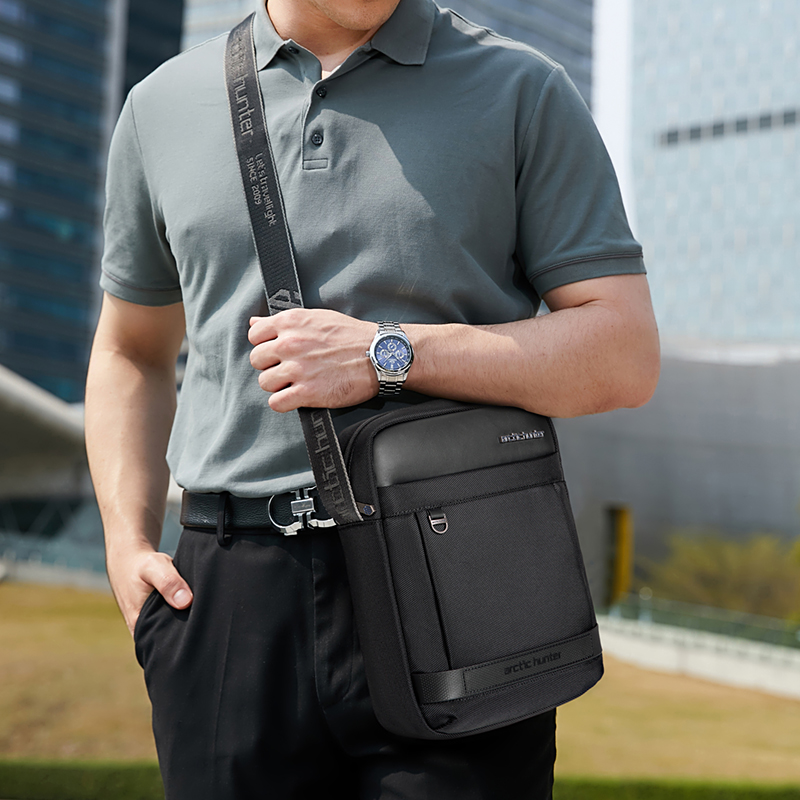 Túi đeo chéo du lịch nam Arctic Hunter K00162 chất liệu Oxford chống thấm nước, đựng ipad, thiết kế nhiều ngăn tiện dụng