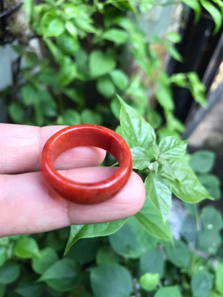 NHẪN ĐEO TAY MÀU ĐỎ 18MM CHẤT LIỆU ĐÁ CẨM THẠCH HỢP NAM MỆNH HỎA THỔ