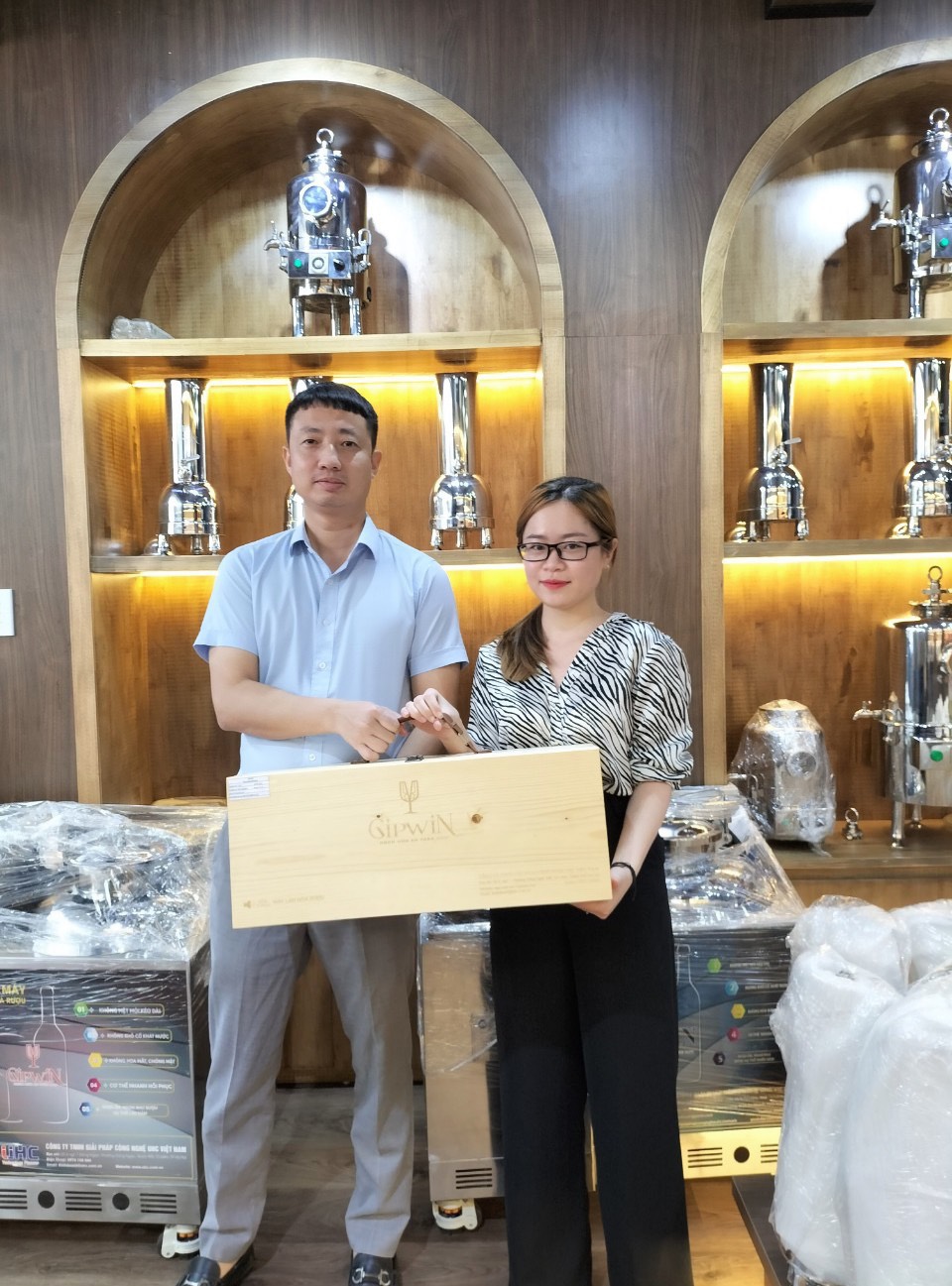 Máy lão hóa rượu và khử độc rượu GIPWIN 1.8L - Hàng chính hãng