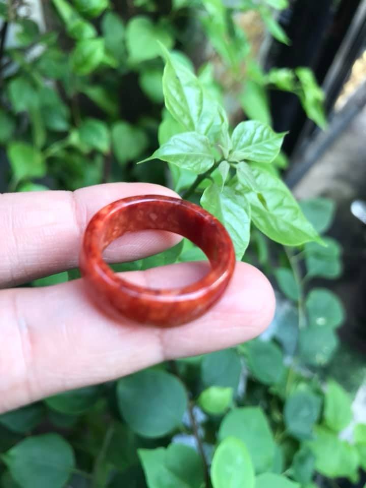 NHẪN ĐEO TAY MÀU ĐỎ 18MM CHẤT LIỆU ĐÁ CẨM THẠCH HỢP NAM MỆNH HỎA THỔ