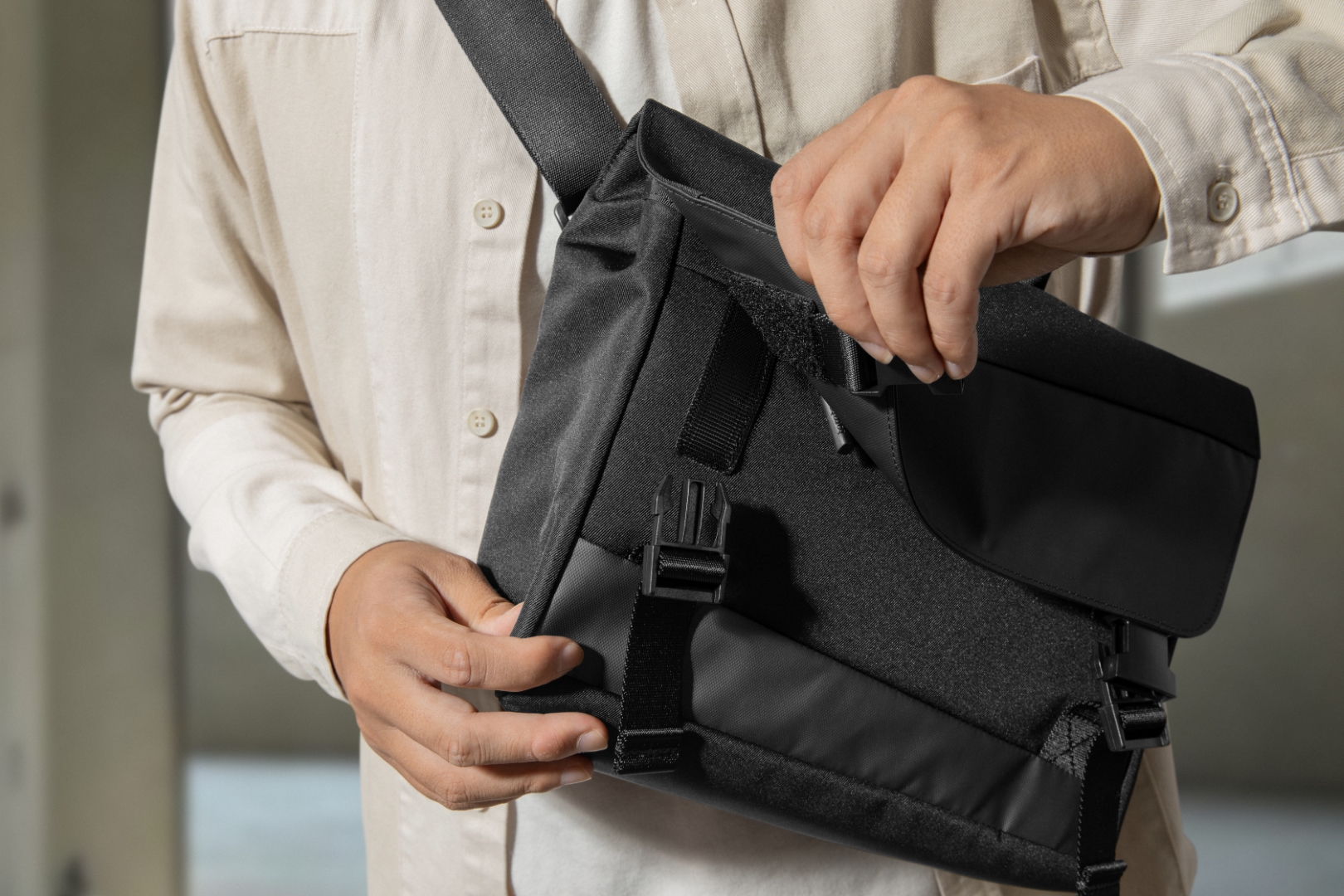 TÚI ĐEO CHÉO TOMTOC (USA) SLASH-T27 SHOULDER BAG METEORITE T27S1D1 - Hàng Chính Hãng