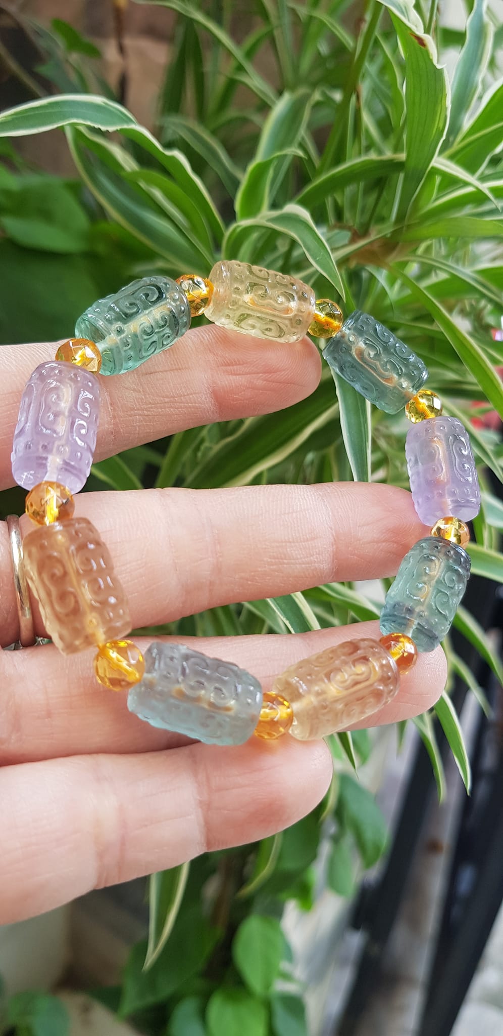 Vòng Tay nữ charm cao cấp Đá Fluorit tự nhiên đa sắc màu kiểu hạt 10mm phối tròn đẹp sang các Chị đeo xinh tay may mắn tài lộc cả năm ạ