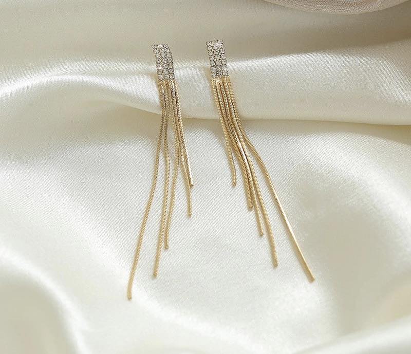 Earrings đeo tai nữ dáng dài tua dua sợi thời trang Hàn Quốc
