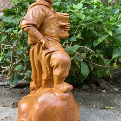 Tượng trần quốc tuấn trần hưng đạo vương bằng gỗ bách xanh thơm nức kt cao 40×19×14cm 