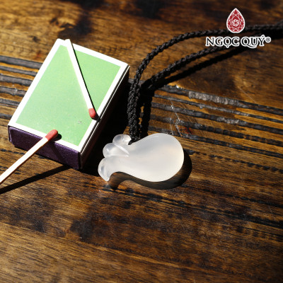 Mặt dây chuyền túi tiền đá mã não trắng mệnh thủy, kim - Ngọc Quý Gemstones
