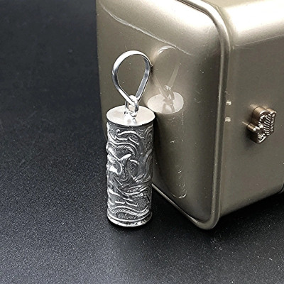 Mặt Dây Chuyền Nam Nữ Đựng Bùa Hình Trụ Khắc Họa Tiết Rồng Bạc Hiểu Minh MDN023L