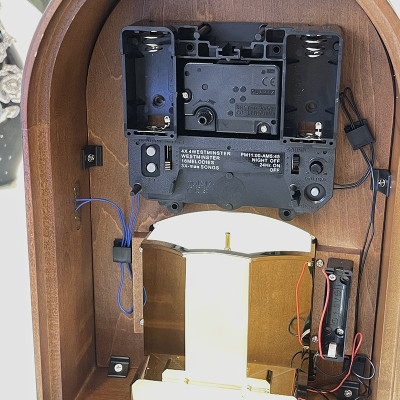 Đồng hồ Để bàn Rhythm CRH240NR06 Kt 22.6 x 31.7 x 12.4cm, Vỏ gỗ. Dùng Pin.