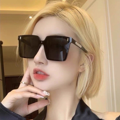 Kính râm đen gọng to , kính mát  nam nữ , chống tia UV , chống bụi ,phong cách thời trang Hàn Quốc , hiện đại , trẻ trung , sôi động và cá tính  , kèm hộp đựng sang trọng