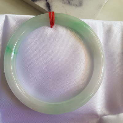 Vòng ĐÁ CẨM THẠCH TỰ NHIÊN TR Lý SAO 58  Size vòng 58mm x Dầy 8mm màu Trắng Bóng xanh lý nhẹ Đẹp sang  Nữ mệnh Kim mệnh Thủy 56kg - 68kg đeo ạ